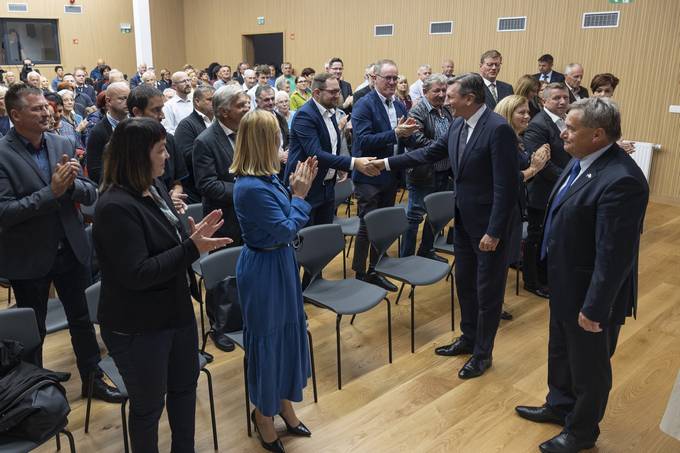 Predsednik Pahor na Muti ob odprtju nove večnamenske dvorane